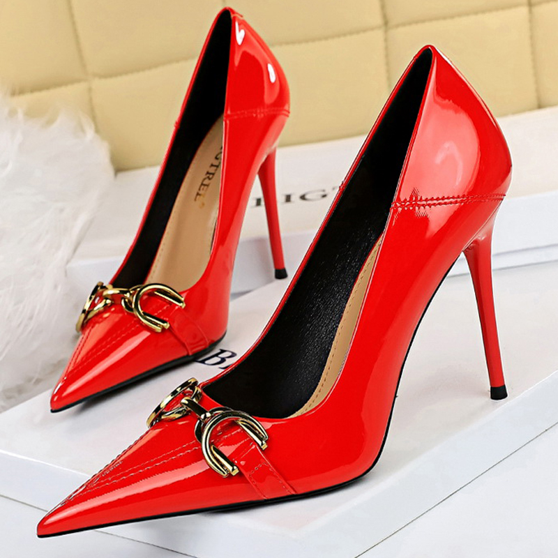 Shoe Tree - Luxe damespumps met metalen gespsluiting, hoge